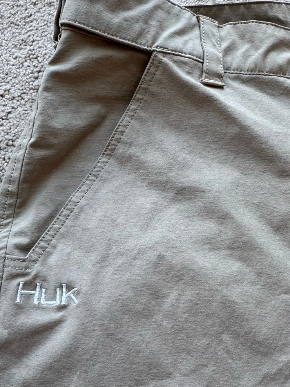 Huk Next Level Men's XL Performance Fishing Shorts Khaki 7.5